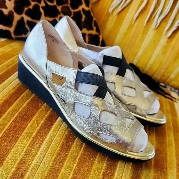 J. RENEE "VALENTEENA" Metallic CUT-OUT VAMP SHOES sz 8M - Picture 1 of 16